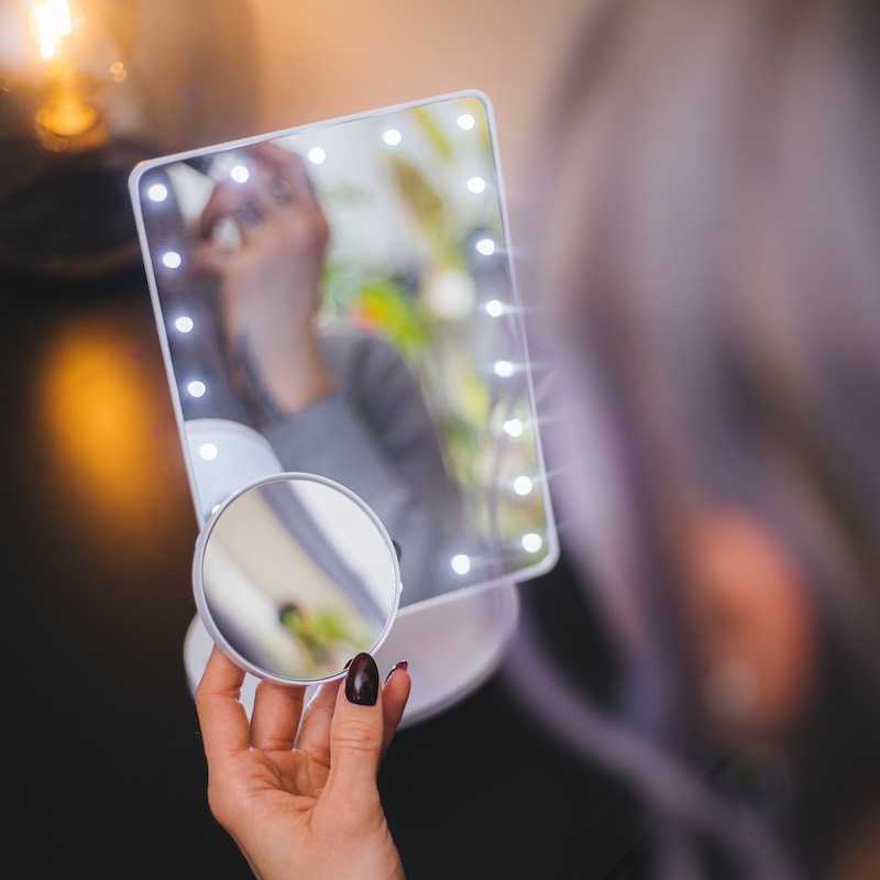 Makeup-mirror with LED-lights